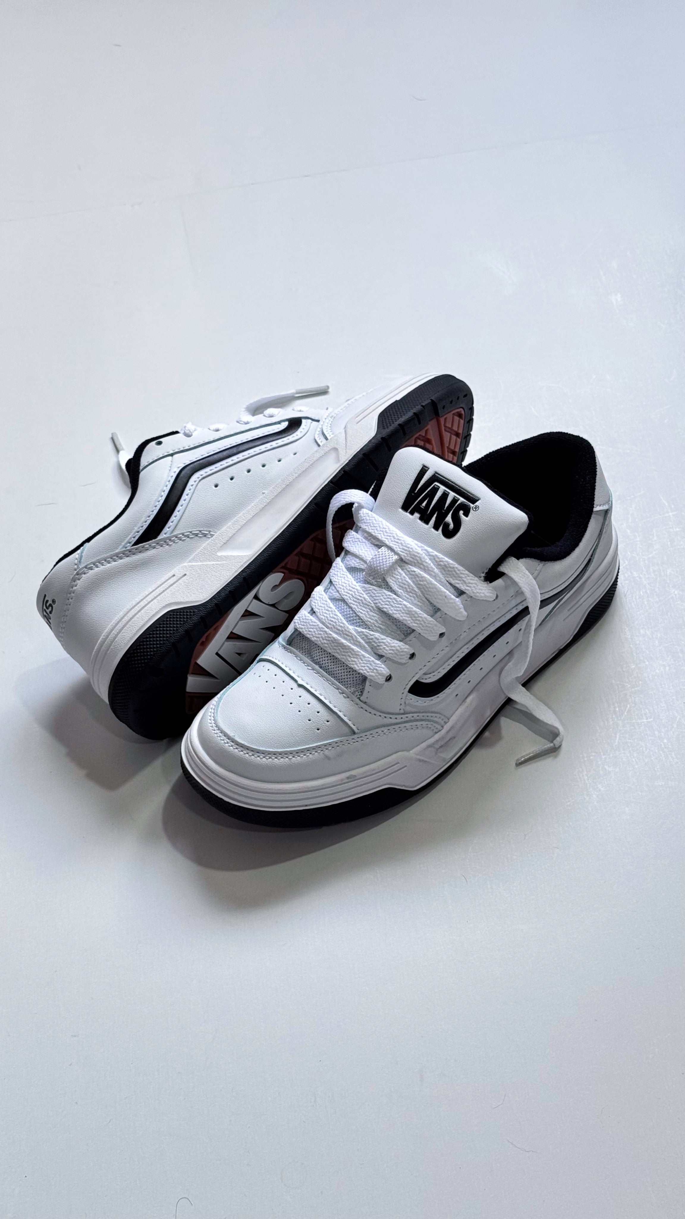 vans hylane blanca Negra