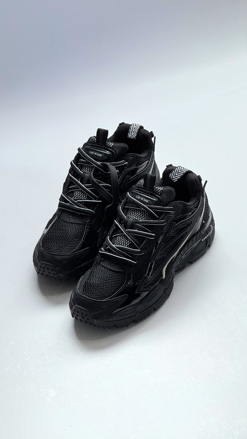 Off-White Negra