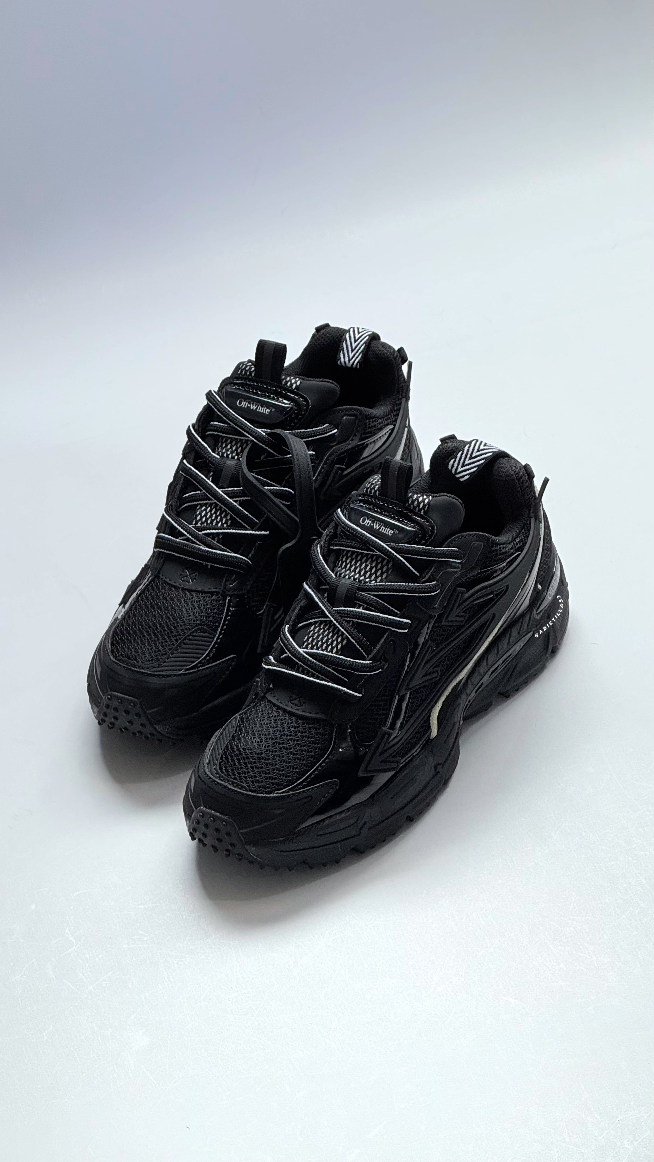 Off-White Negra