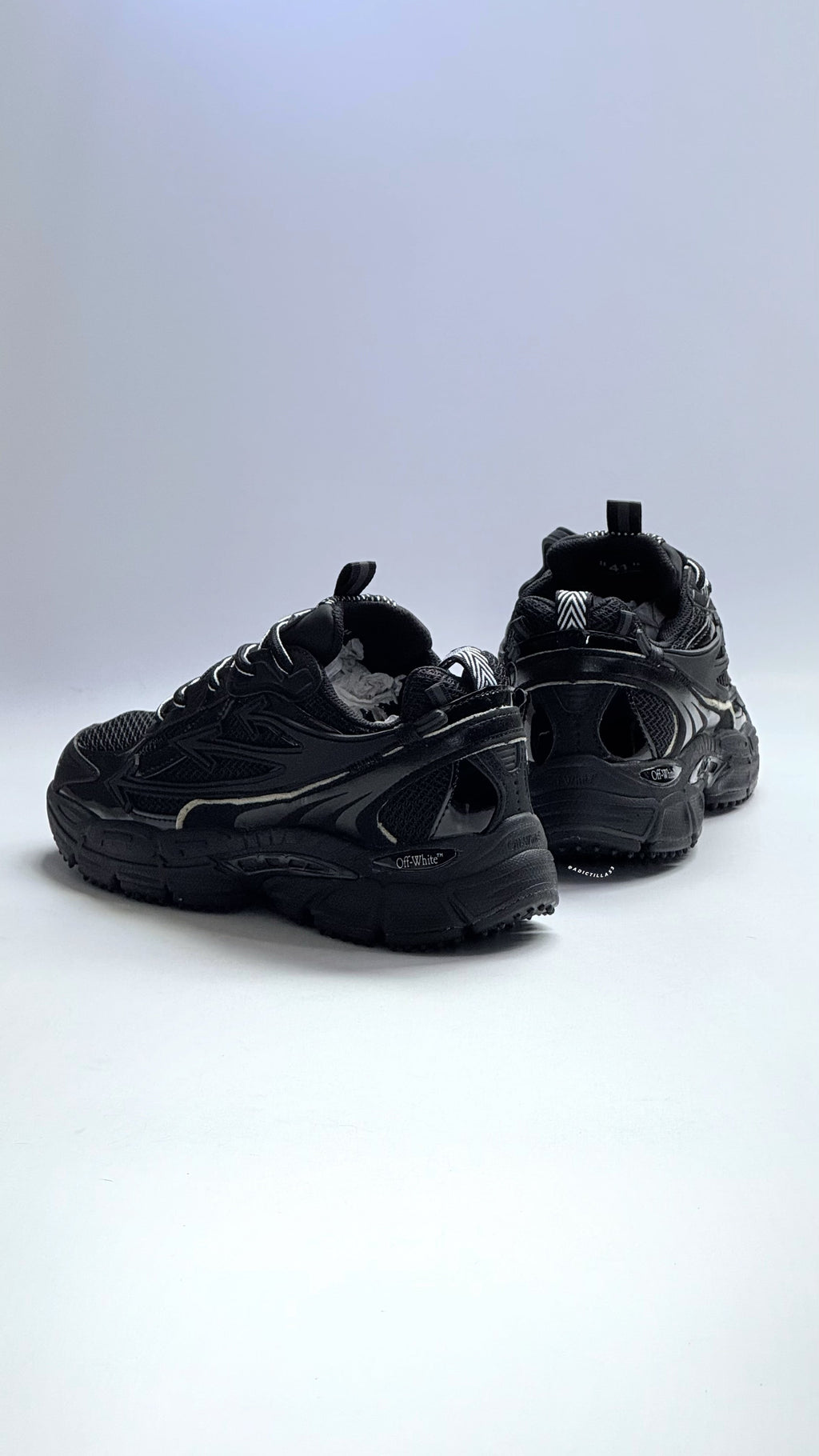 Off-White Negra