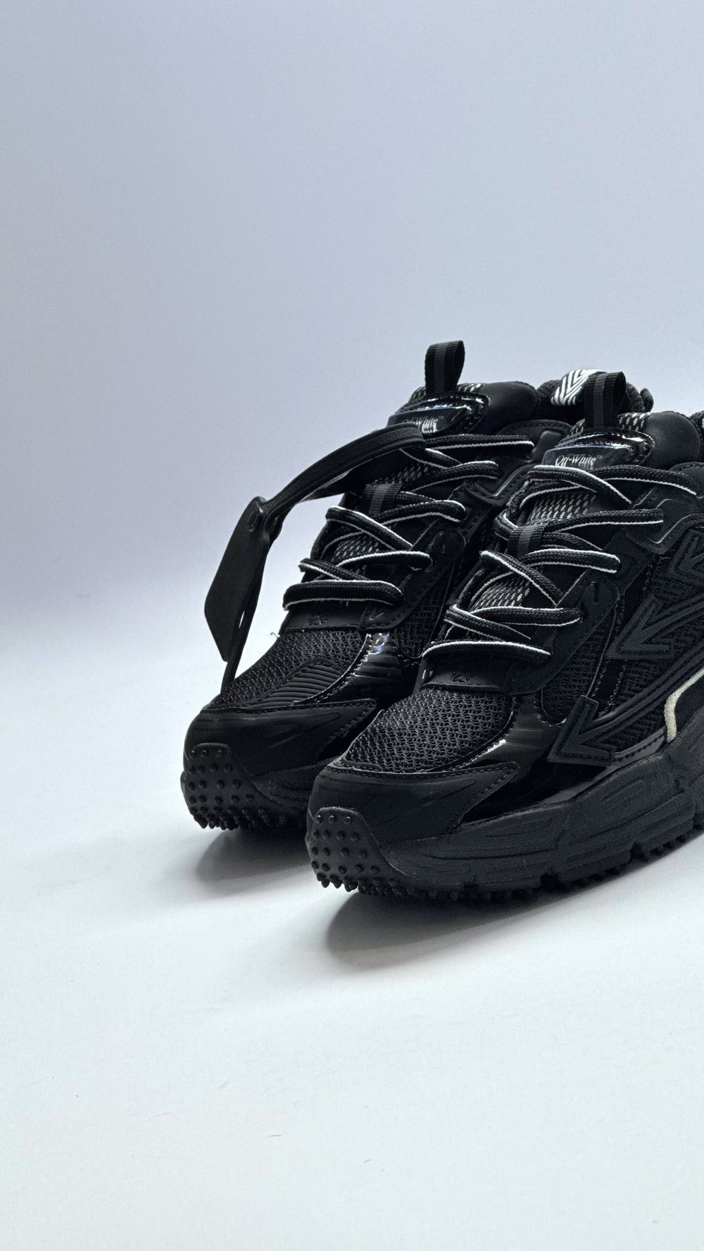 Off-White Negra