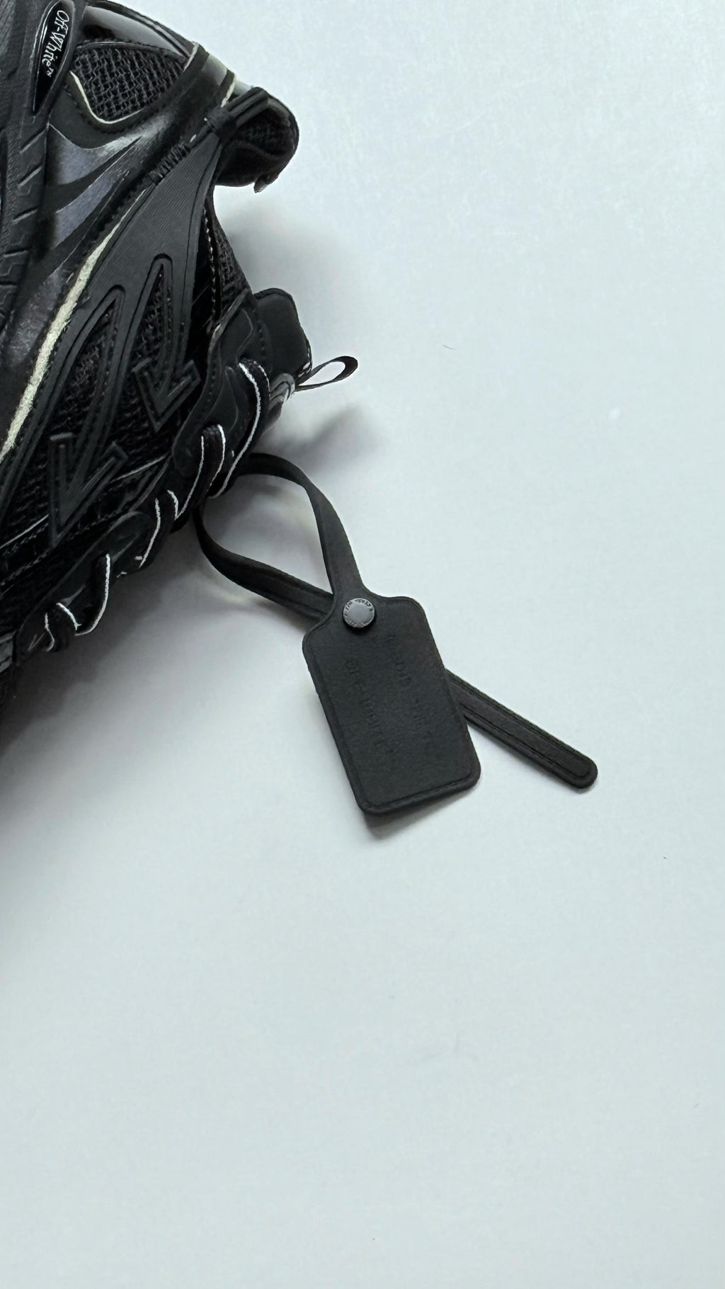 Off-White Negra